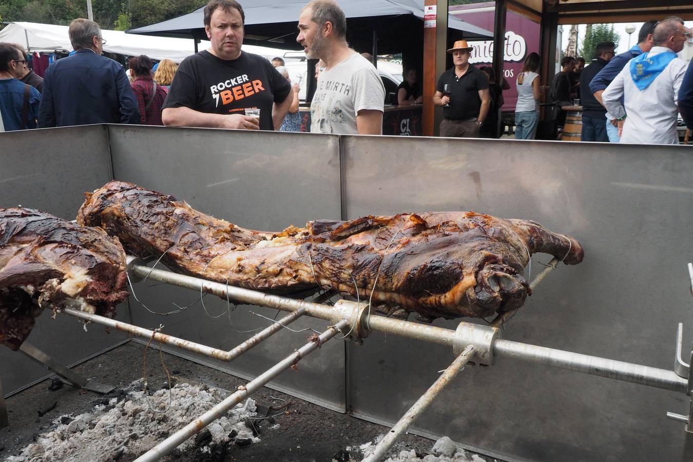 Más de 1.000 personas acuden a la tradicional cita ganadera y comercial que se celebra en Hoznayo