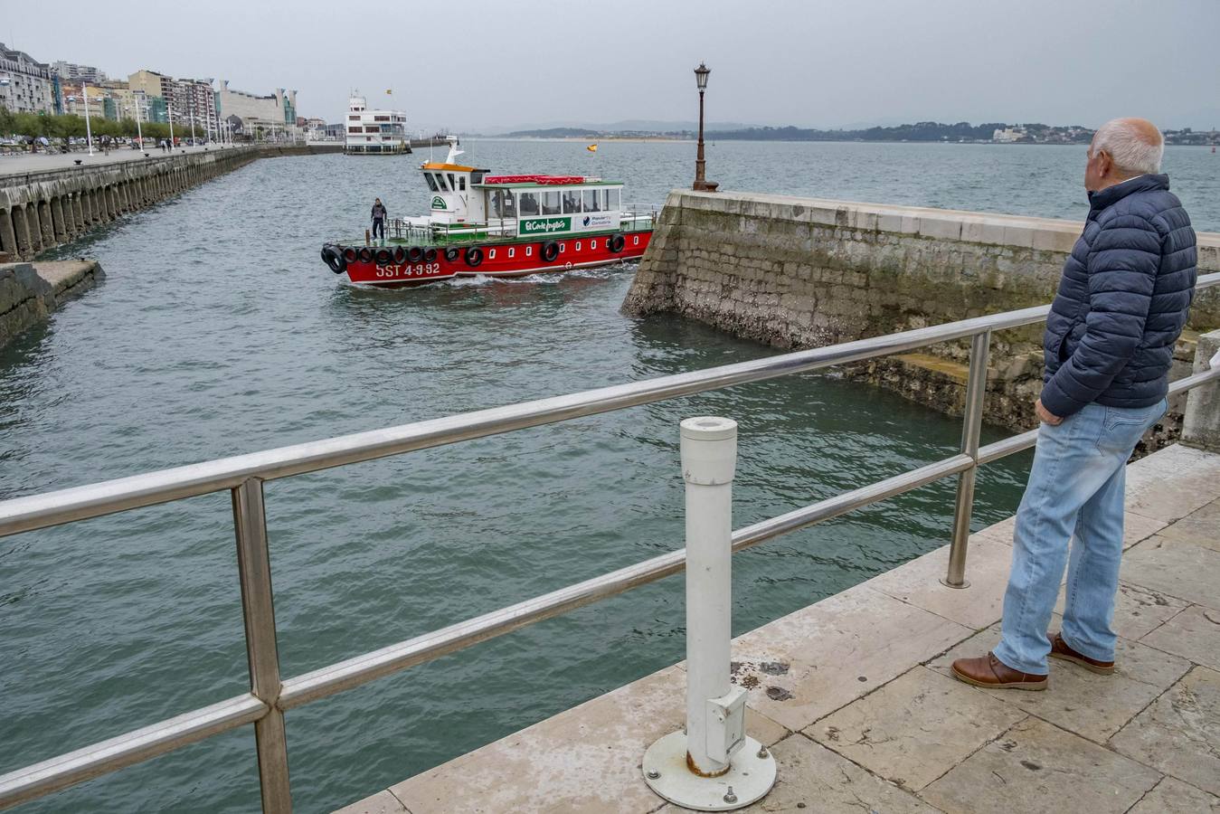 Embarcadero de Los Reginas. Acero inoxidable.