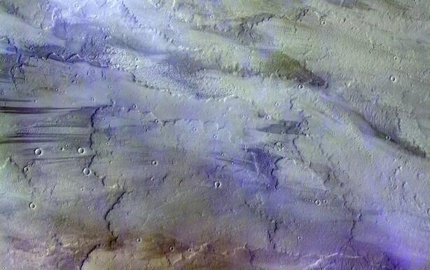 Nubes sobre la lava de Marte. 
