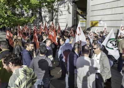 Imagen secundaria 1 - Imágenes de la protesta.