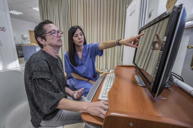  Josefina sufrió un traumatismo craneoencefálico grave en abril. Recibe terapia en Crecen, centro de neurorrehabilitación de Mompía, con «una evolución positiva». 