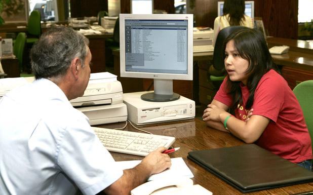 El turismo lleva a España a superar los 19 millones de ocupados ocho años después