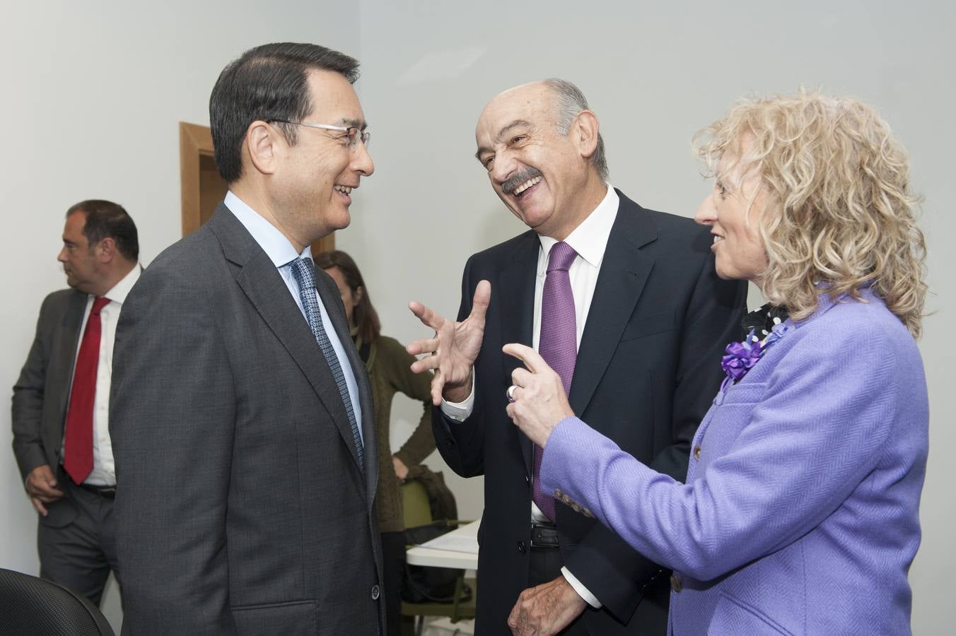 José María Mazón y Eva Díaz Tezanos, con el embajador chino, Lyu Fan, en el encuentro organizado en Sodercán.