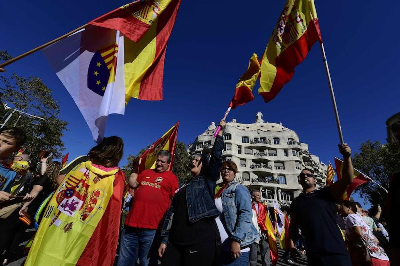 La marcha convocada por Societat Civil Catalana bajo el lema 'Tots som Catalunya. Per la convivència, seny!