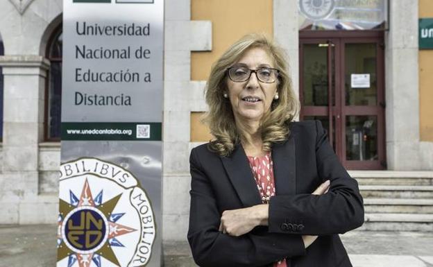 La directora de la UNED en Cantabria, Ana Martín Minguijón. 