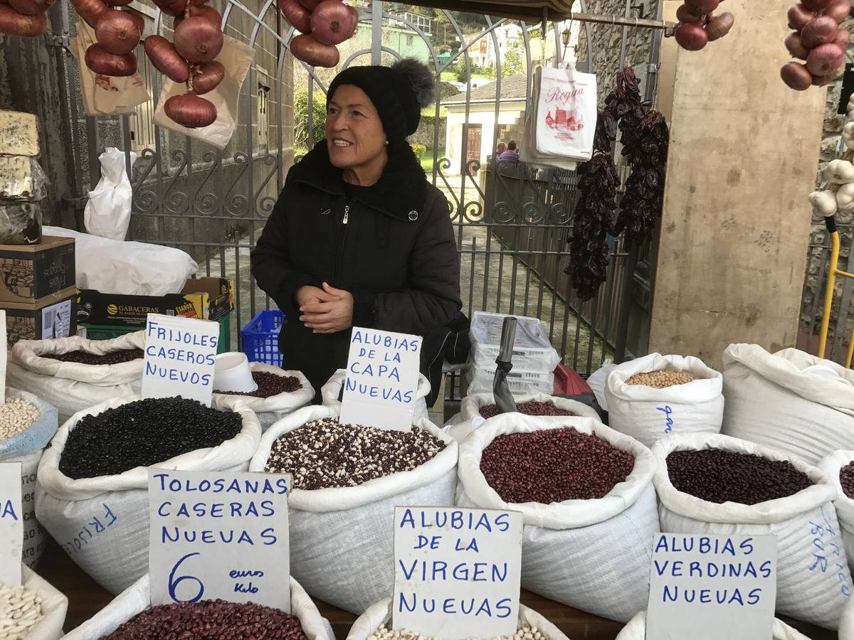 Miles de personas abarrotaron la "capital del mundo" y su tradicional mercado de cabras y ovejas