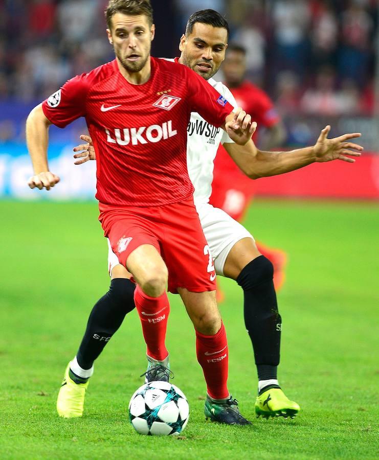 El cuadro hispalense saltó decidido a vengar la dura derrota recibida en Moscú y el partido se le puso de cara con el gol inicial de Lenglet.