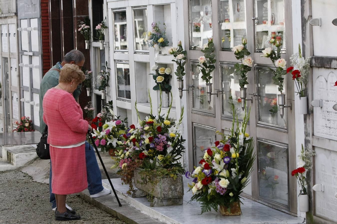 Miles de personas recorren hoy los cementerios de Cantabria