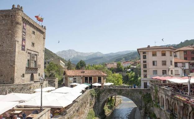 Está prevista una visita a la Torre del Infantado de la villa de Potes