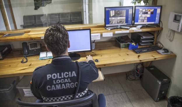 Los tribunales están afeando al Ayuntamiento de Camargo la gestión que está haciendo de su Policía Local. 