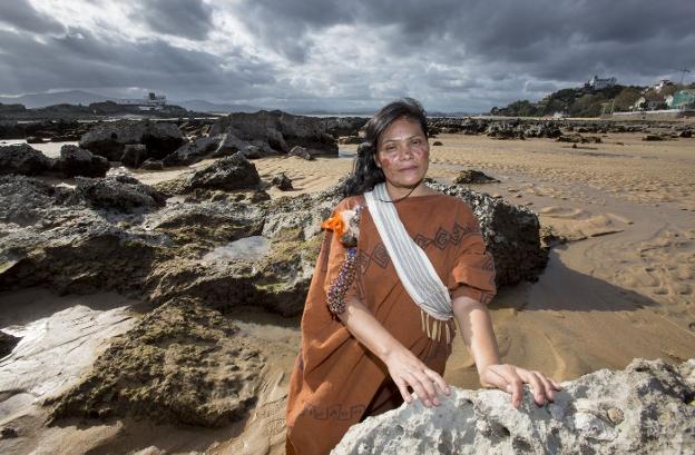 La activista medioambiental Ruth Buendía hizo ayer una visita relámpago a Santander. 