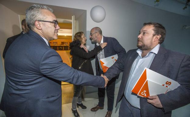 Imagen de la reunión de ayer de Ciudadanos sobre el seguimiento del pacto con el Gobierno