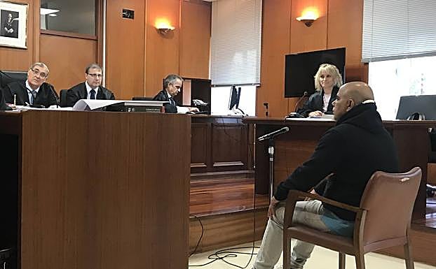 Condenado a 13 años el acusado de apuñalar a un camarero del mesón El Marinero de Castro