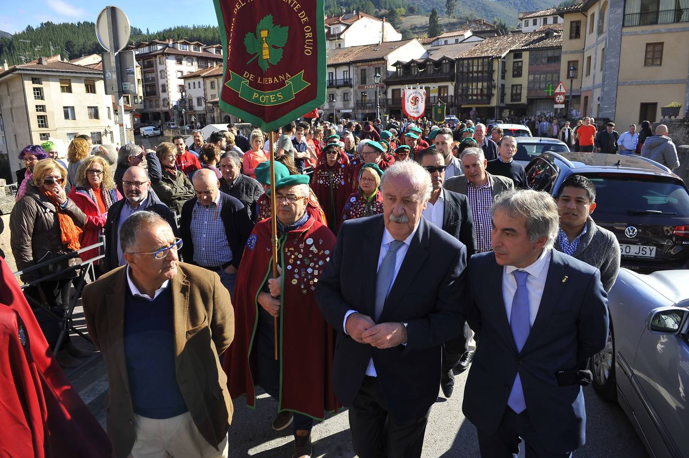 Potes se viste de gala para recibir al exseleccionador español de fútbol en una nueva edición de la Fiesta del Orujo.