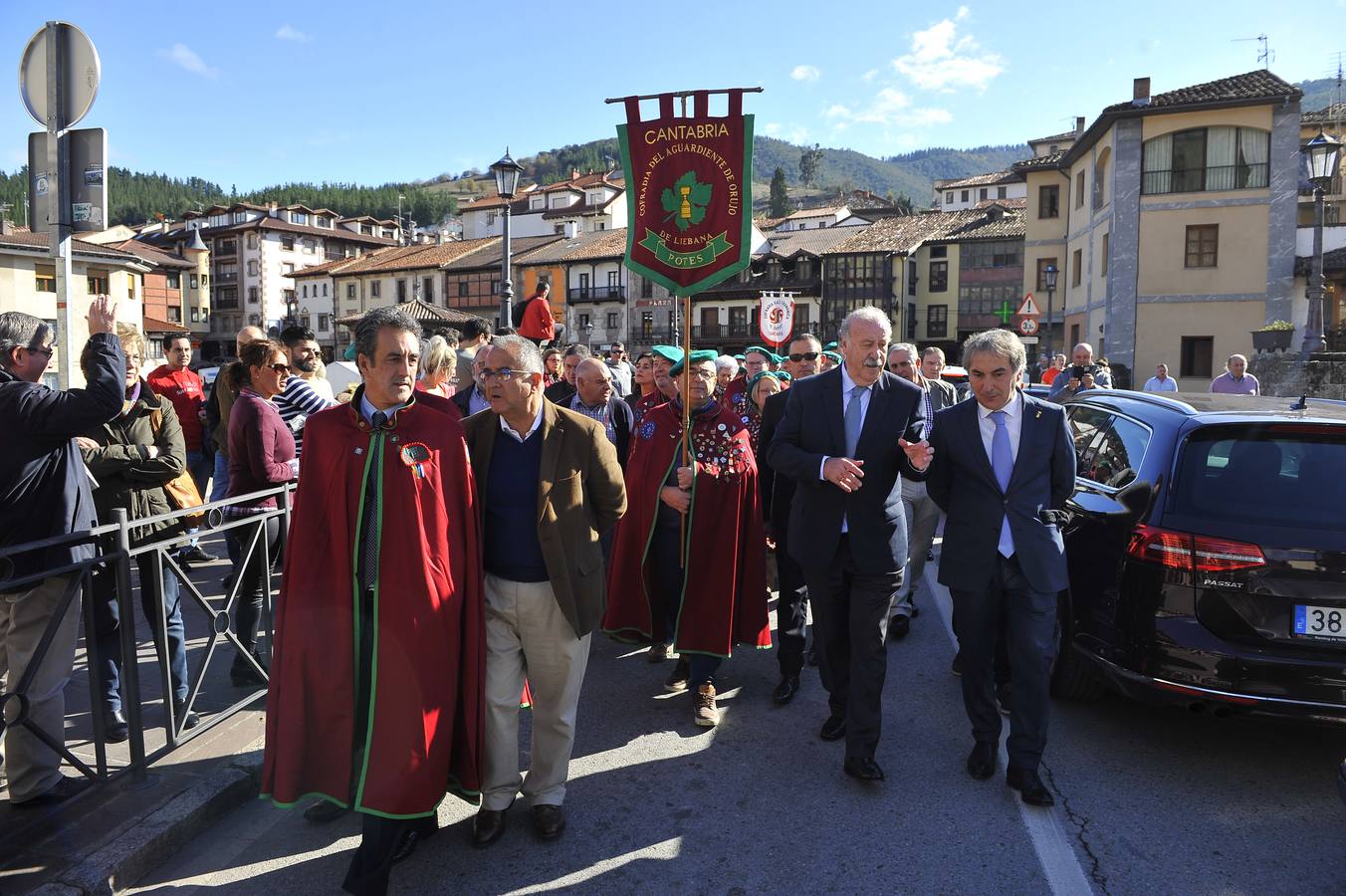 Potes se viste de gala para recibir al exseleccionador español de fútbol en una nueva edición de la Fiesta del Orujo.