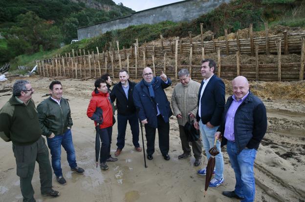 Tras los representantes institucionales, se puede observar como la estructura se encuentra ya muy avanzada.