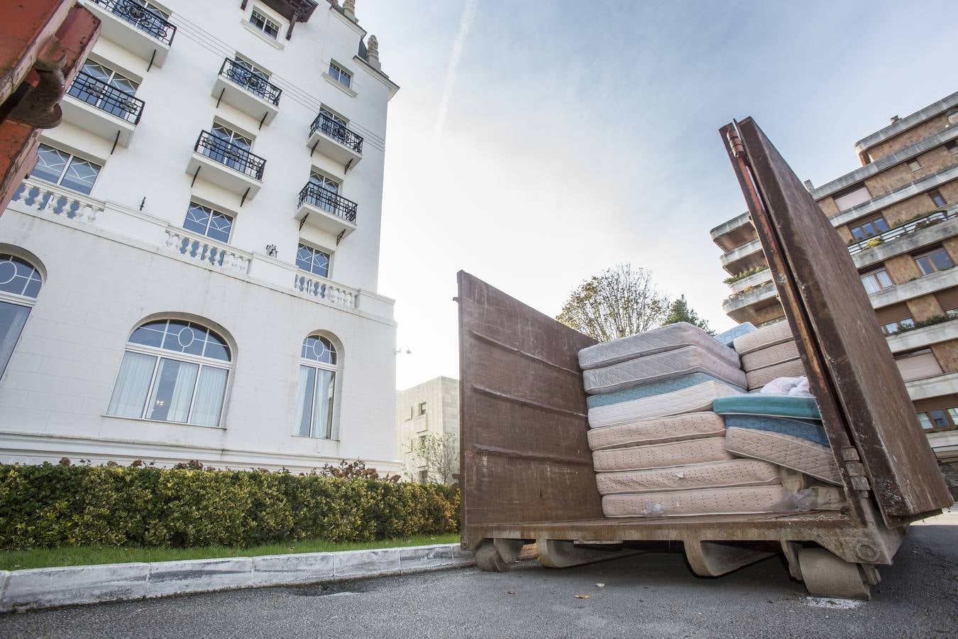 El objetivo de la intervención prevista es el rejuvenecimiento y puesta al día de las instalaciones del hotel, con especial énfasis en la actualización y mejora del confort de las habitaciones. Se invertirán 4 millones de euros y se reabrirá en primavera