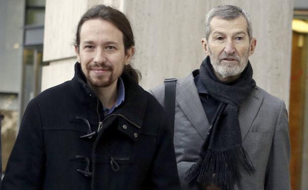 Rodríguez (d), con Pablo Iglesias. 