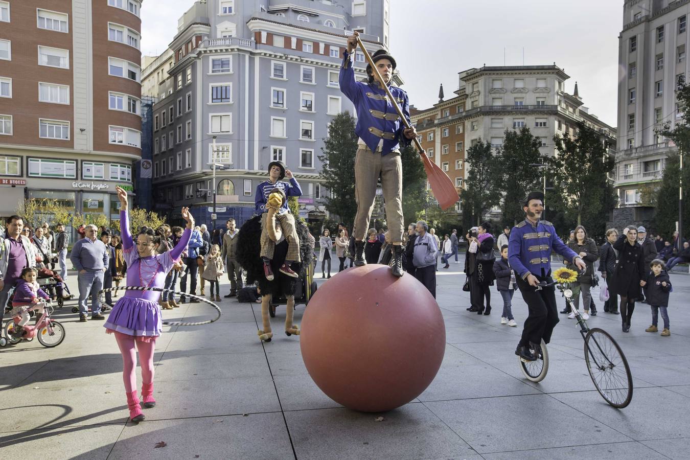 El circo y la música buscan la dinanización de la ciudad