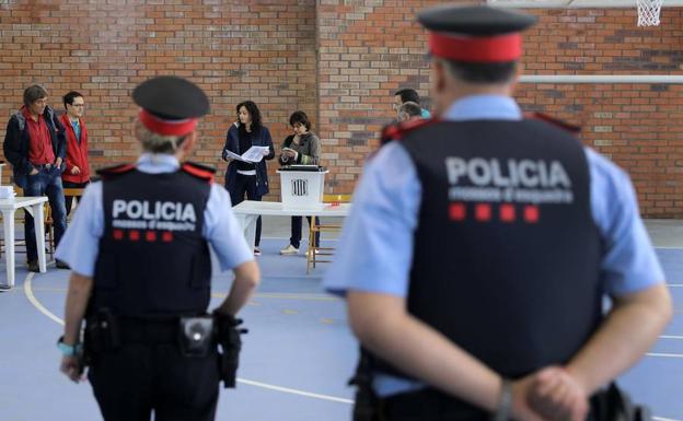 Los Mossos intentaron incinerar órdenes para no actuar el 1-O
