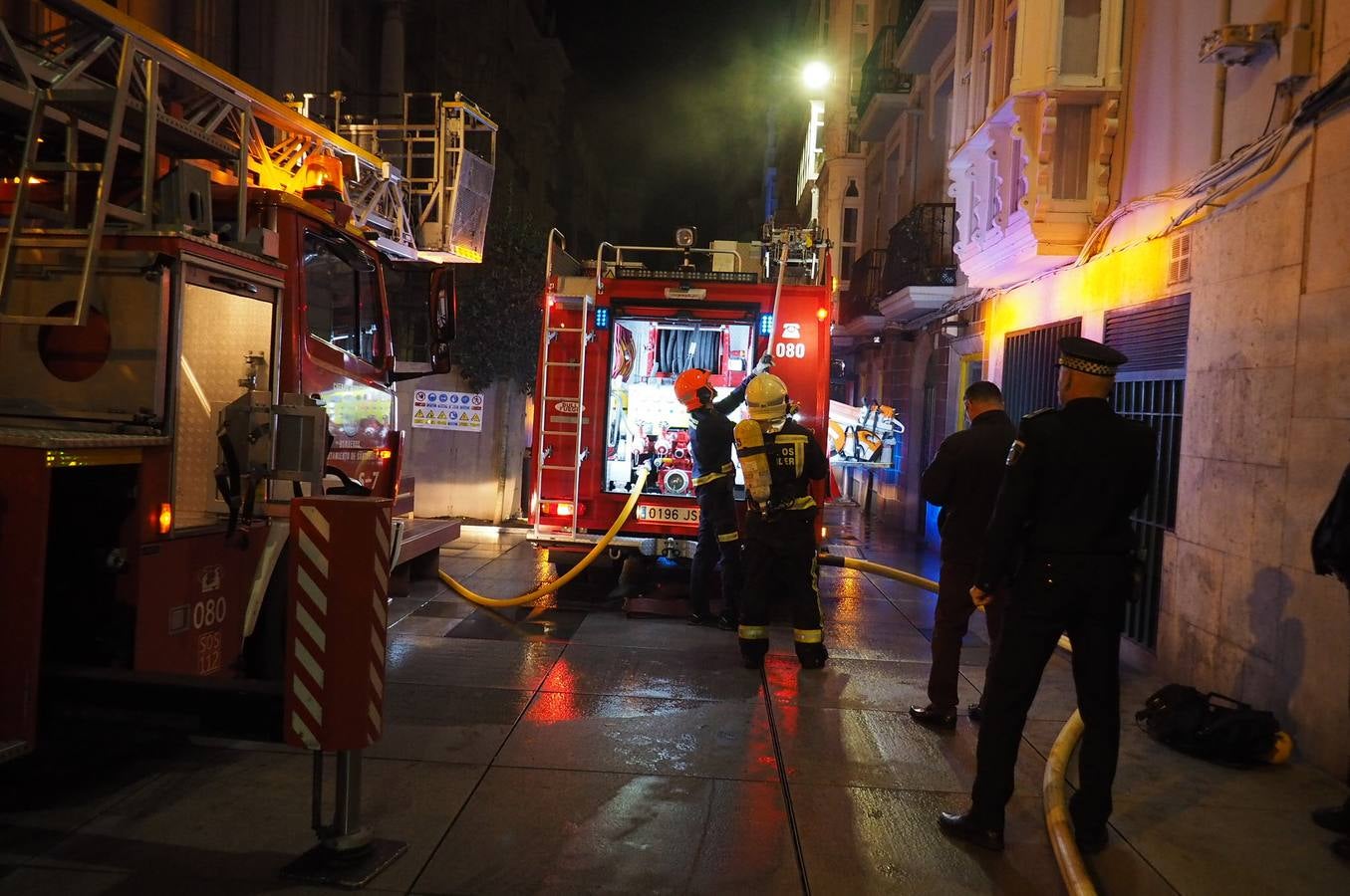 A las cinco de la madrugada, los bomberos acudieron al Museo de Arte Moderno de Santander, donde se declaró un incendio que ya está controlado