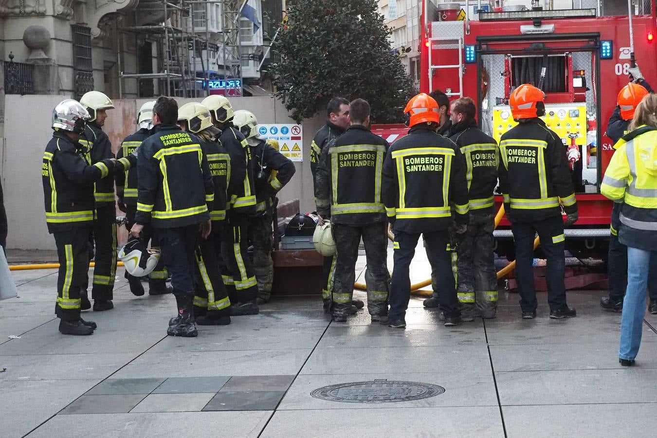 A las cinco de la madrugada, los bomberos acudieron al Museo de Arte Moderno de Santander, donde se declaró un incendio que ya está controlado