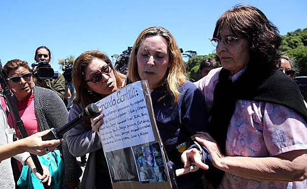 Familiares de los tripulantes del submarino desaparecido.