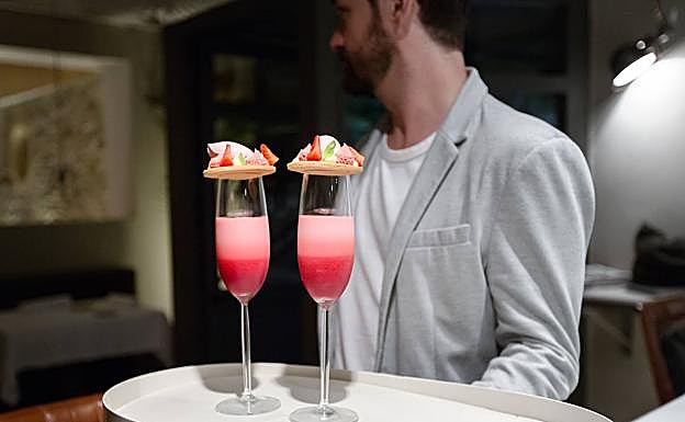 Los platos de La Bicicleta y rincones del restaurante, en Hoznayo.