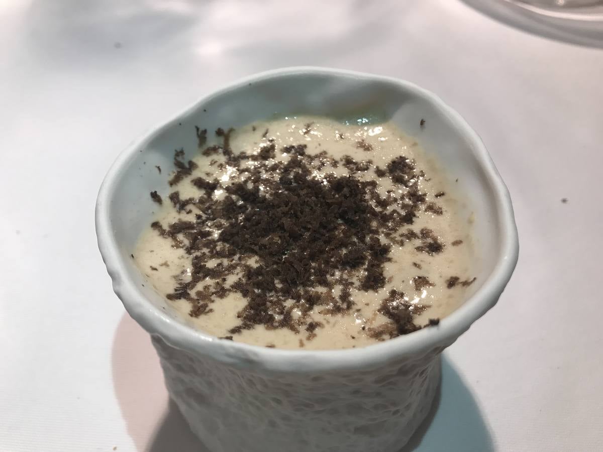 Algunas de las especialidades de la carta y rincones del restaurante de Hoznayo que acaba de conseguir una Estrella Michelin