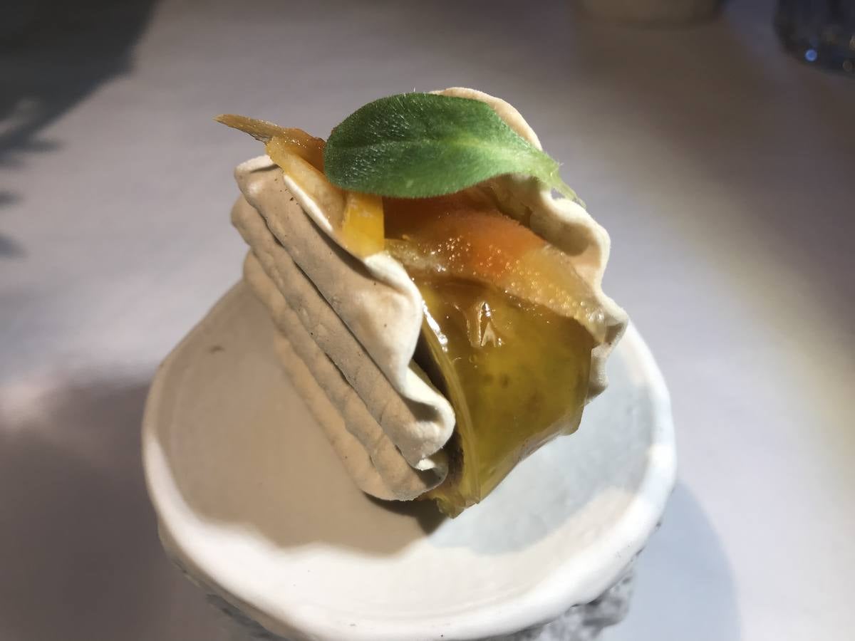 Algunas de las especialidades de la carta y rincones del restaurante de Hoznayo que acaba de conseguir una Estrella Michelin
