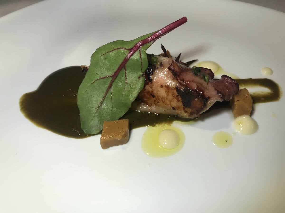Algunas de las especialidades de la carta y rincones del restaurante de Hoznayo que acaba de conseguir una Estrella Michelin