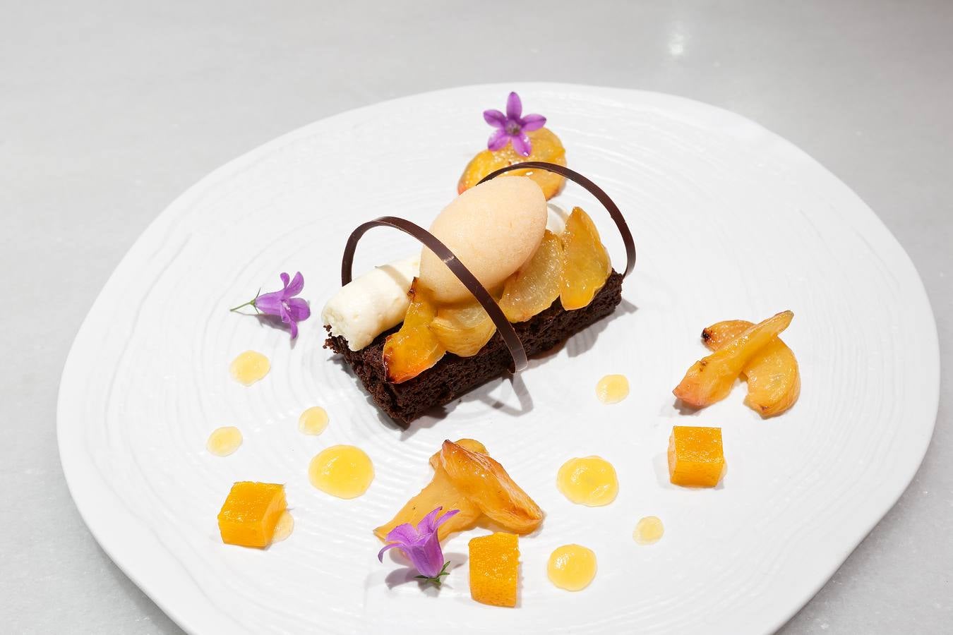 Algunas de las especialidades de la carta y rincones del restaurante de Hoznayo que acaba de conseguir una Estrella Michelin