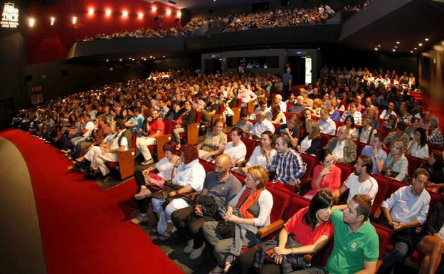 Interior del teatro Concha Espina de Torrelavega.