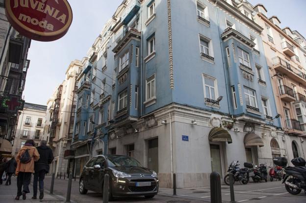  Ataúlfo Argenta, junto al Mercado del Este. Un grupo de inversores cántabros ha adquirido el edificio del 'Central' (antes Ignacia), para reabrirlo y convertirlo en hotel de tres estrellas. 