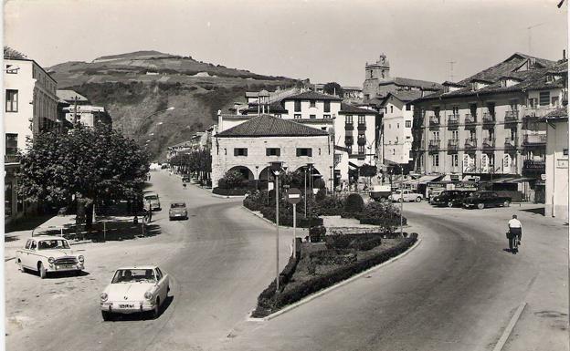 Imagen antigua de la Plaza Cachupín.