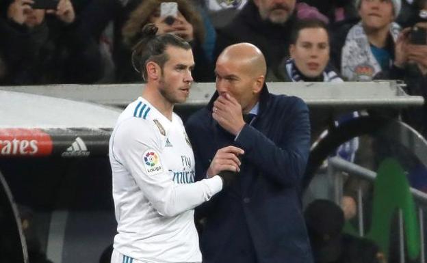 Bale, recibiendo instrucciones de Zidane. 