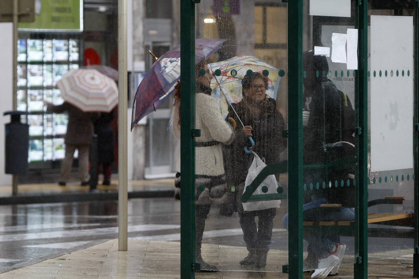 Uso obligatorio de cadenas en cuatro puertos de Cantabria, termómetros que marcan casi 5 grados bajo cero y alerta naranja por un frente polar. Es el resumen meteorológico de este jueves, 30 de noviembre, en Cantabria