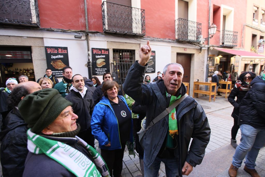 Los seguidores verdiblancos realizan uno de los mayores desplazamientos de la temporada para apoyar al club cántabro.