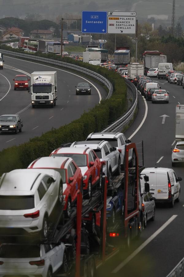 El tráfico ha estado interrumpido desde las 7.30 hasta las 9.30, con cientos de coches atrapados sin poder escapar del colapso