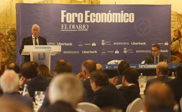 Manuel Pizarro, durante su conferencia.