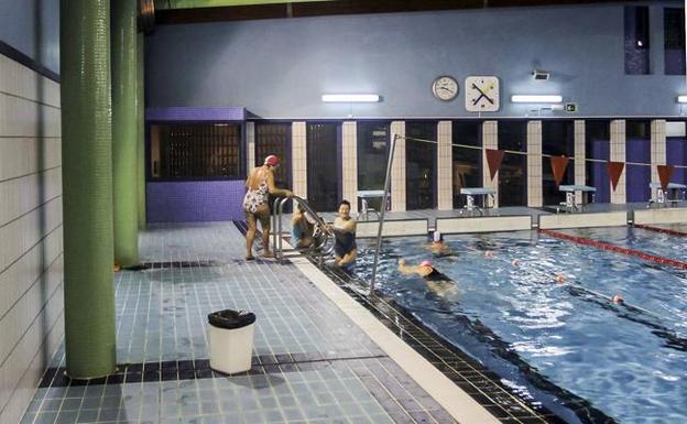 Mañanes y el alcalde de Laredo no consiguen desbloquear las piscinas