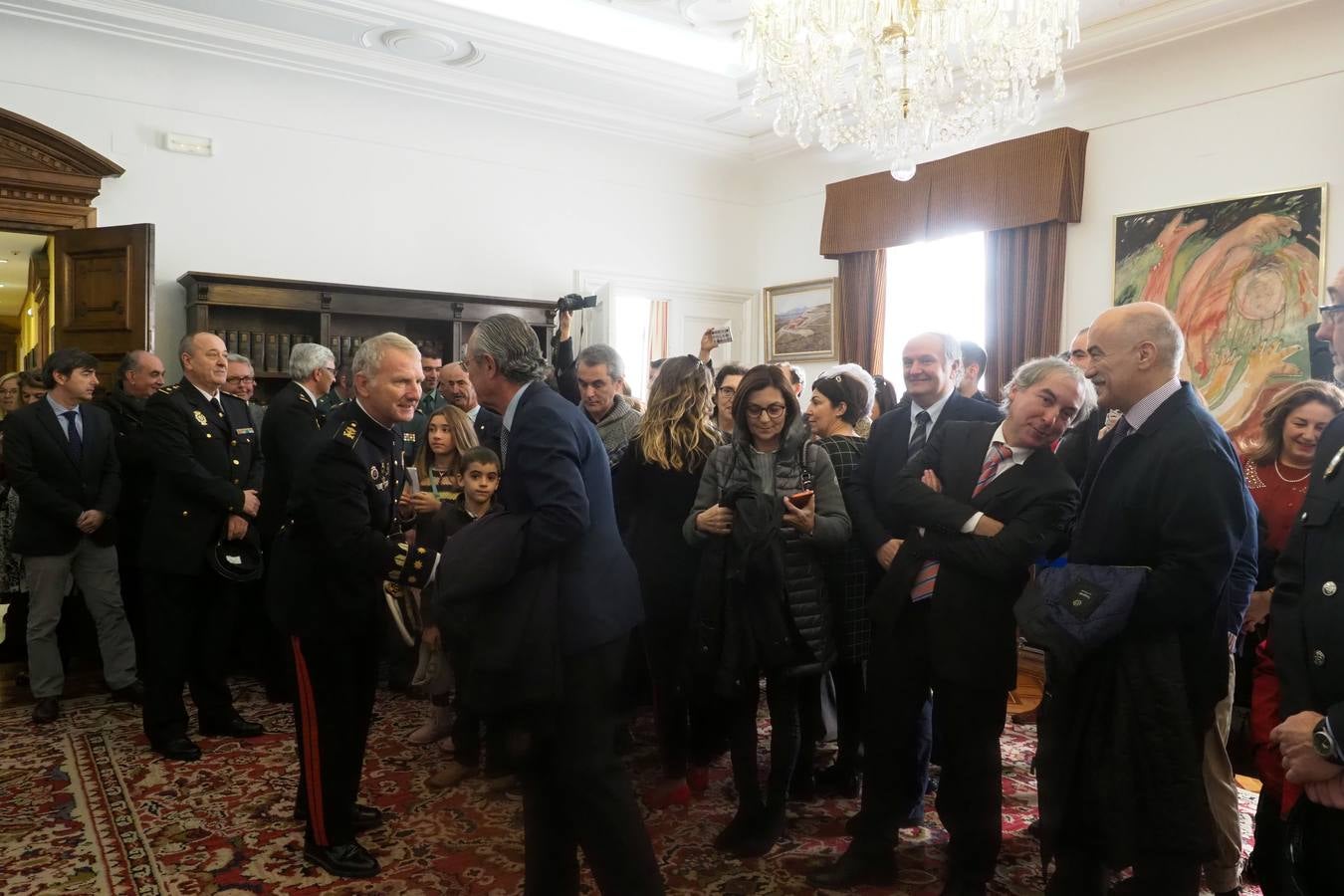 Imposición de medallas de la Orden del Mérito Civil a policías nacionales y guardias civiles