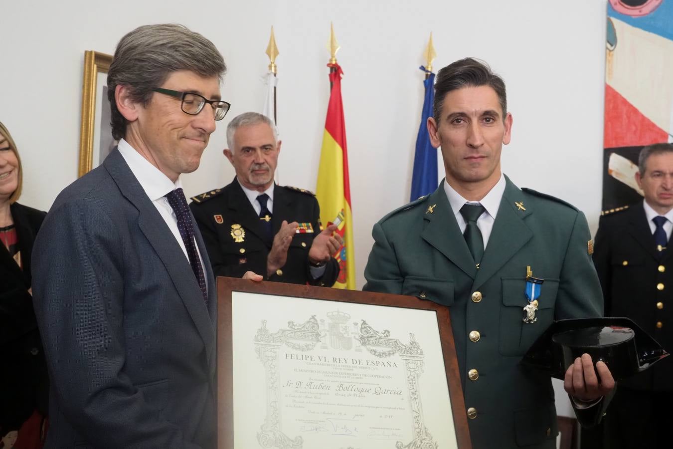 Imposición de medallas de la Orden del Mérito Civil a policías nacionales y guardias civiles