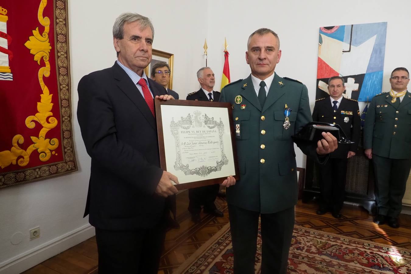 Imposición de medallas de la Orden del Mérito Civil a policías nacionales y guardias civiles