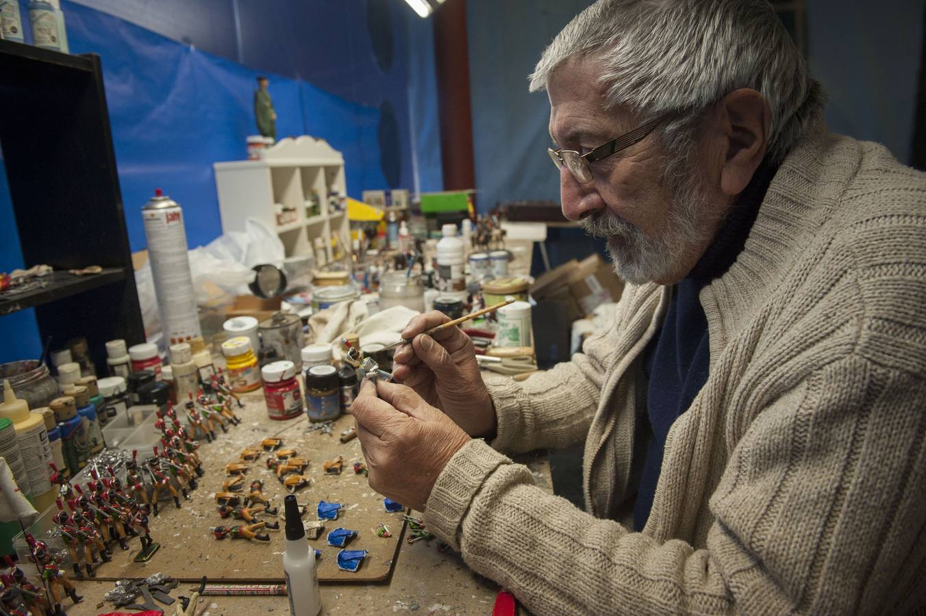 El santoñés, Miguel García Sedano, está creando más de 2000 figuras de los ejércitos de la época napelónica para una exposición en el Fuerte de San Martín 