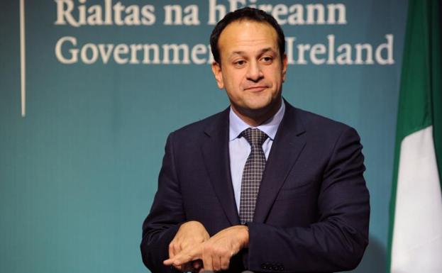 Gana Leo Varadkar y Theresa May pospone la hora de la verdad