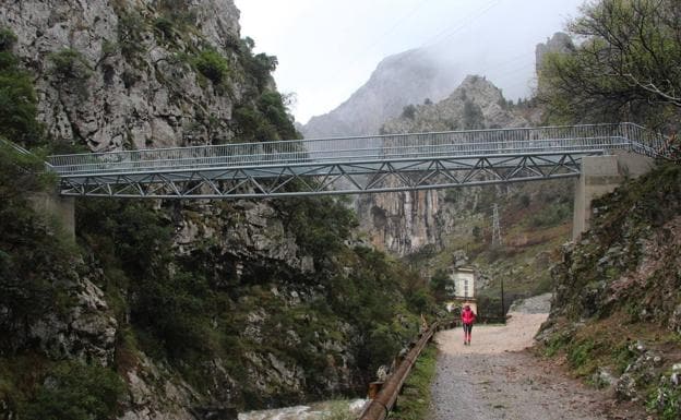 El puente sobre el río Urdón