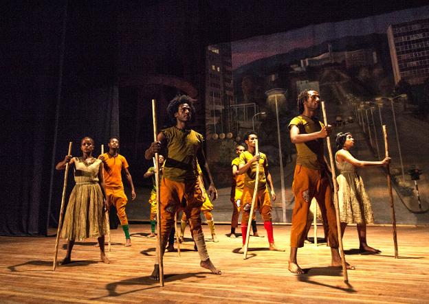 Destino Dance Company en una actuación en Addis Abeba. :