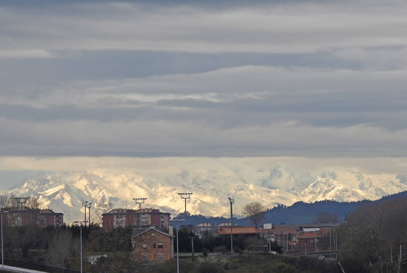 El otoño transforma la imagen de Santander y su bahía, que brillan con luz propia en esta época del año.