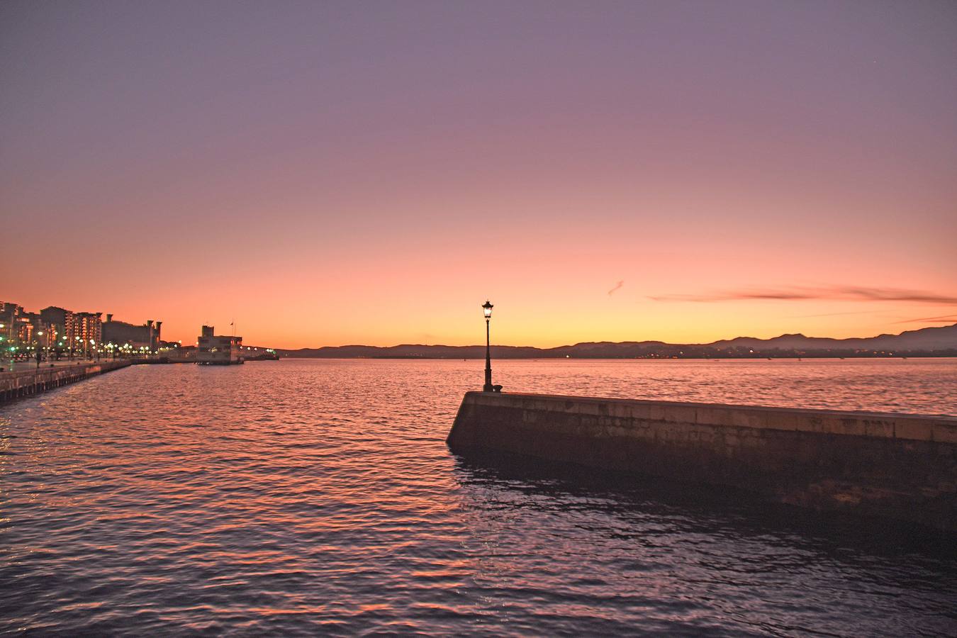 El otoño transforma la imagen de Santander y su bahía, que brillan con luz propia en esta época del año.